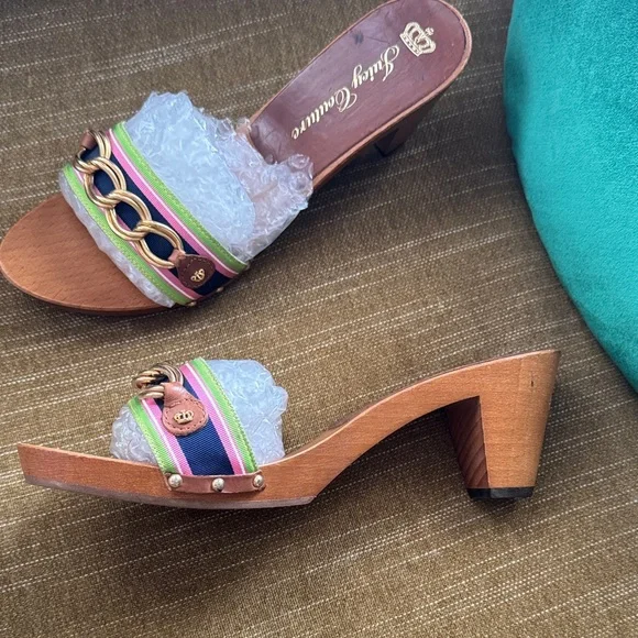 Juicy Couture Wooden Heel Mules with Gold Chain - Picture 2 of 12